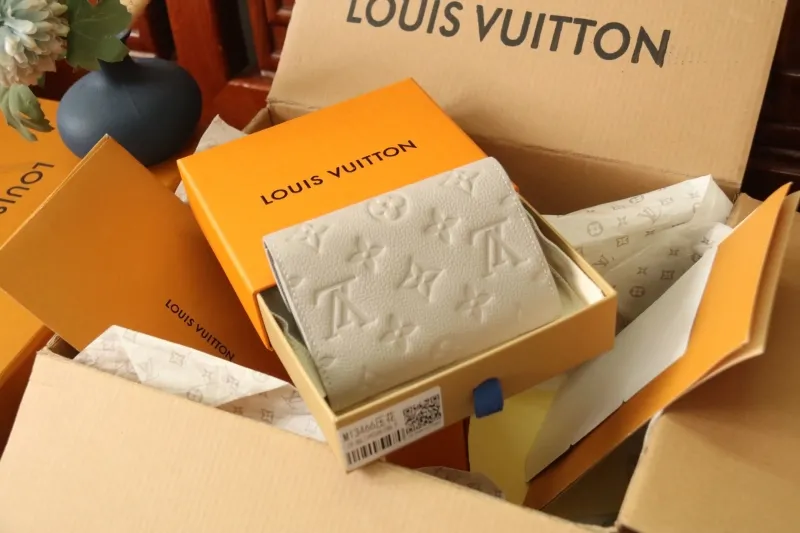 Alternative view of LV Wallets-1084