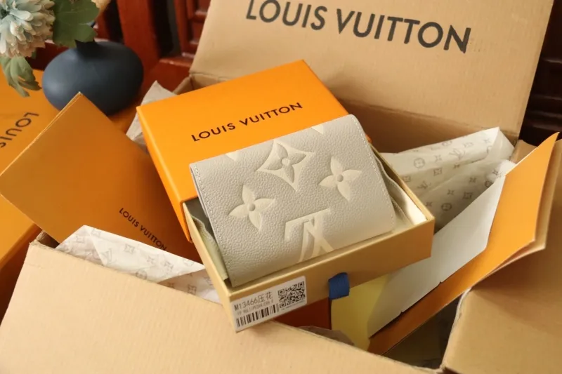 Alternative view of LV Wallets-1085