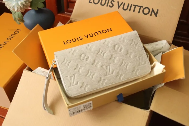 Alternative view of LV Wallets-1086