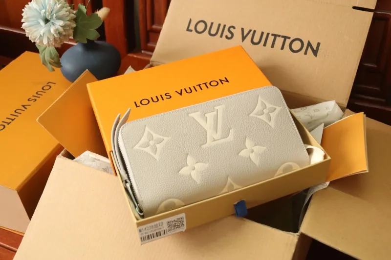 LV Wallets-1087