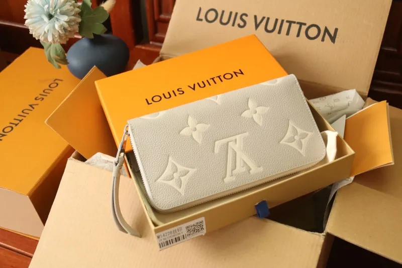 Alternative view of LV Wallets-1087