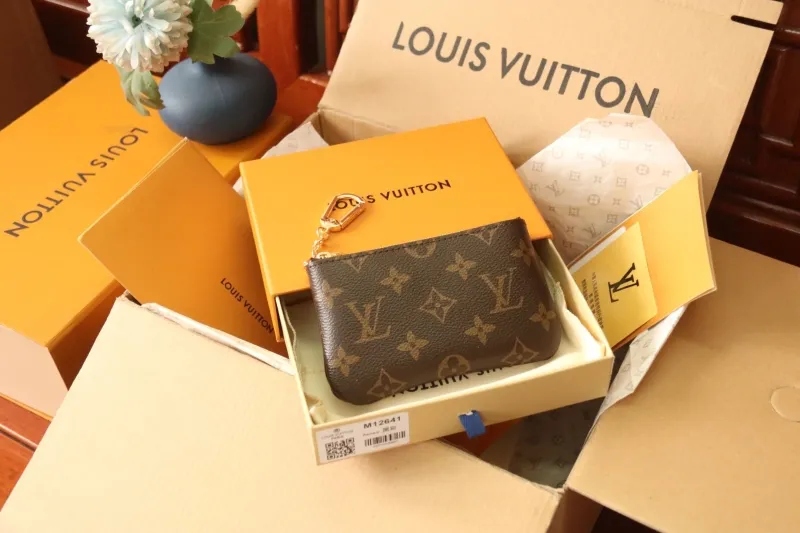 LV Wallets-1089