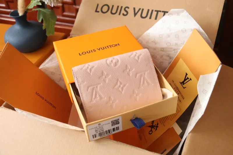 Alternative view of LV Wallets-1091