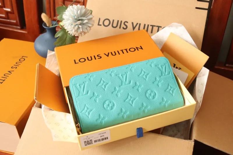 LV Wallets-1094