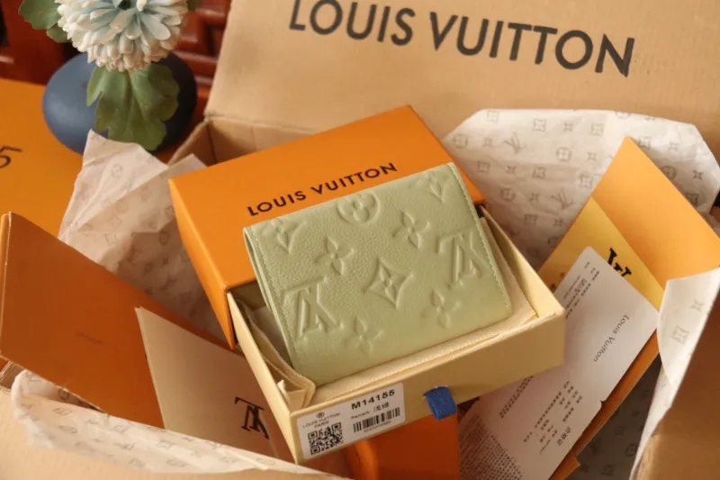 Alternative view of LV Wallets-1098