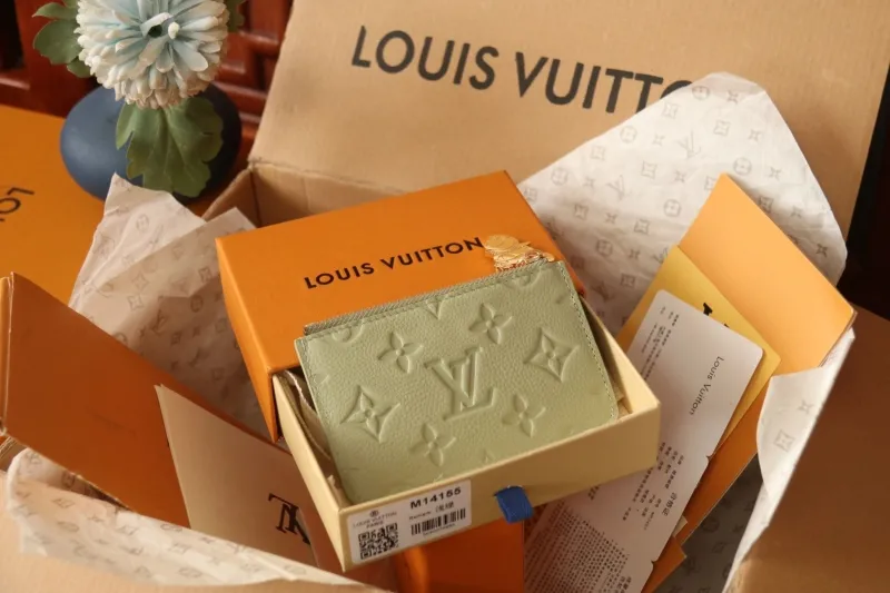 Alternative view of LV Wallets-1101