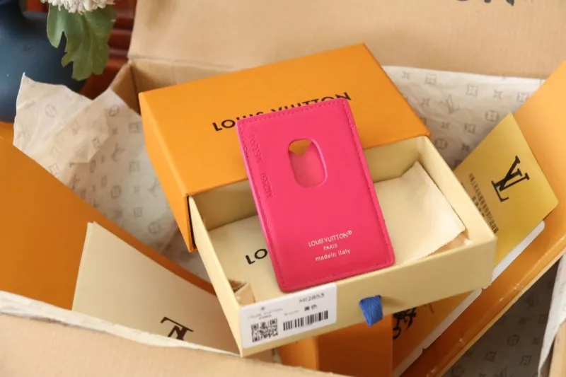 Alternative view of LV Wallets-1107