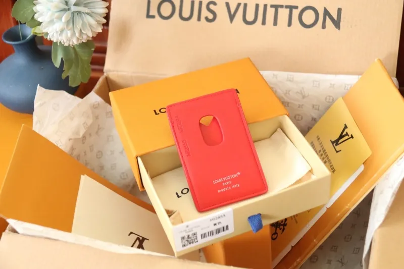 Alternative view of LV Wallets-1108