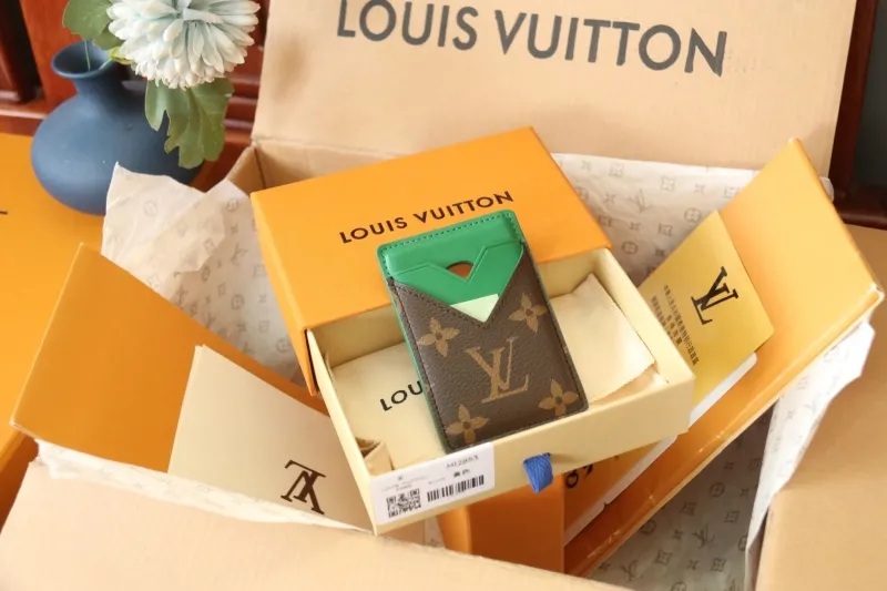 LV Wallets-1109