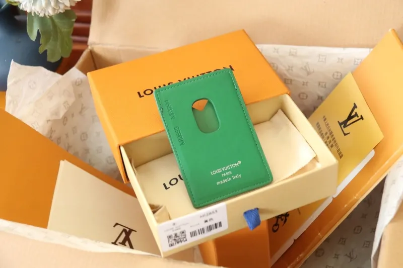 Alternative view of LV Wallets-1109