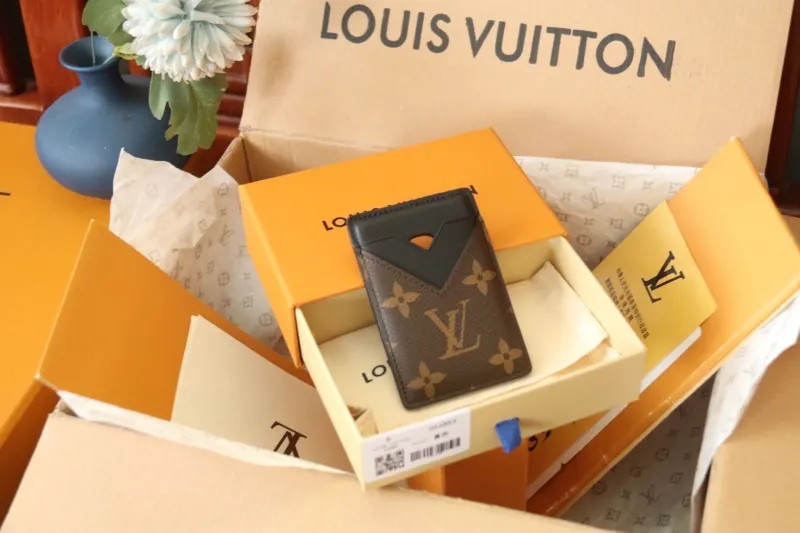 LV Wallets-1110