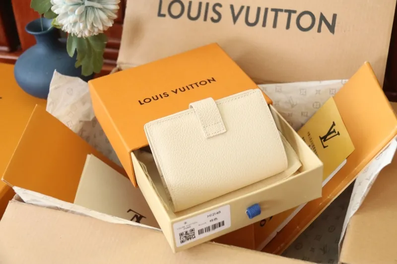 Alternative view of LV Wallets-1112