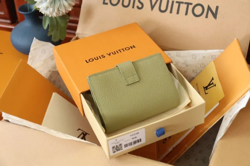 Alternative view of LV Wallets-1113