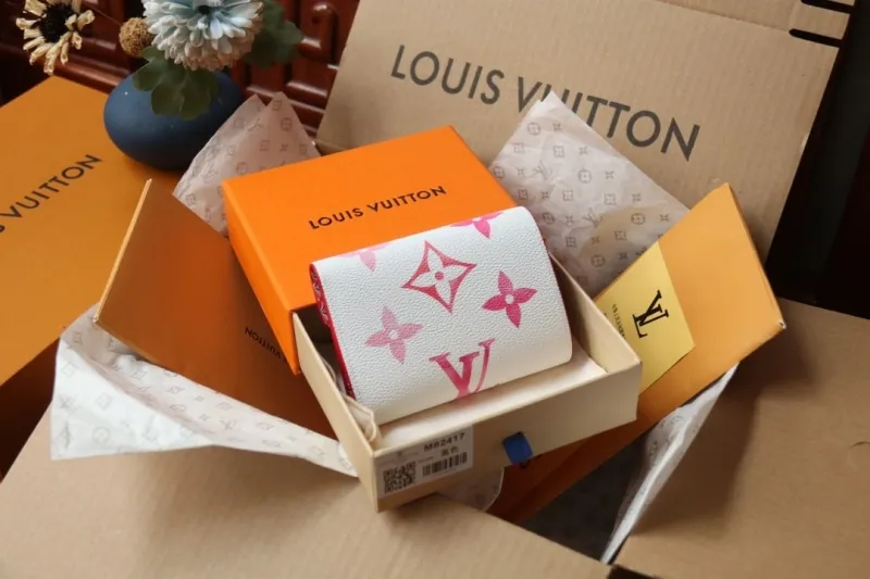 Alternative view of LV Wallets-1116
