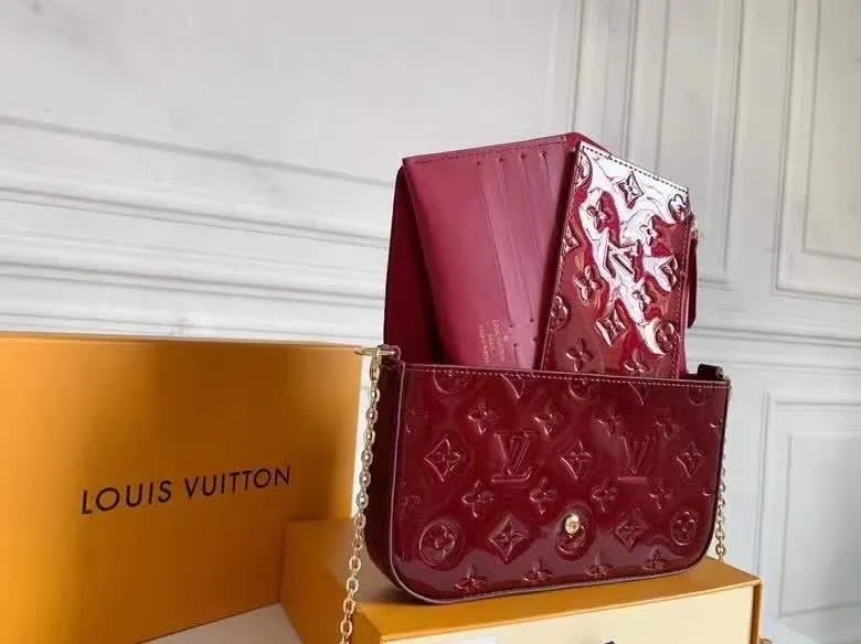 Alternative view of LV Wallets-1118