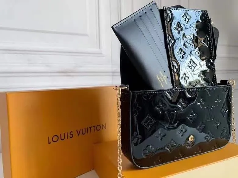 Alternative view of LV Wallets-1121