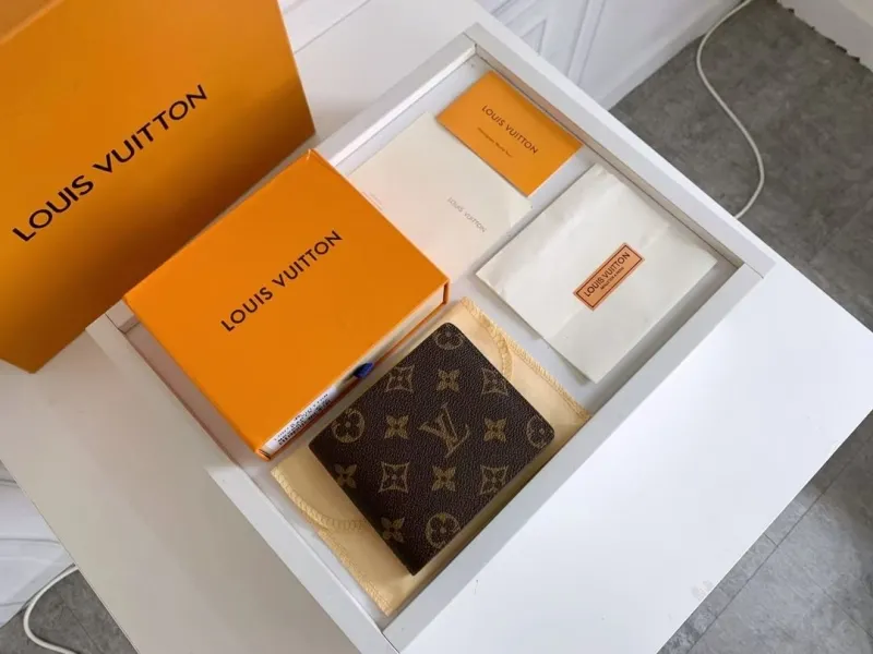 LV Wallets-1122