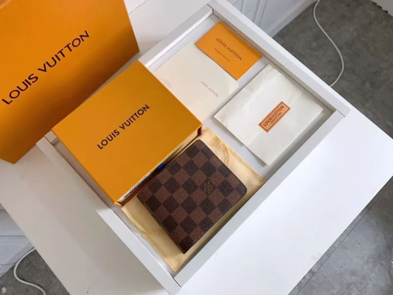 LV Wallets-1123