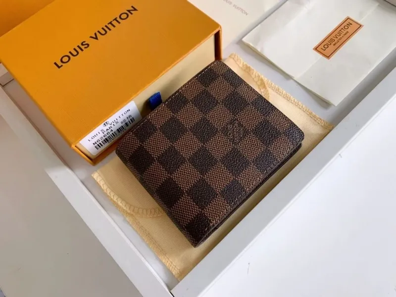 Alternative view of LV Wallets-1123