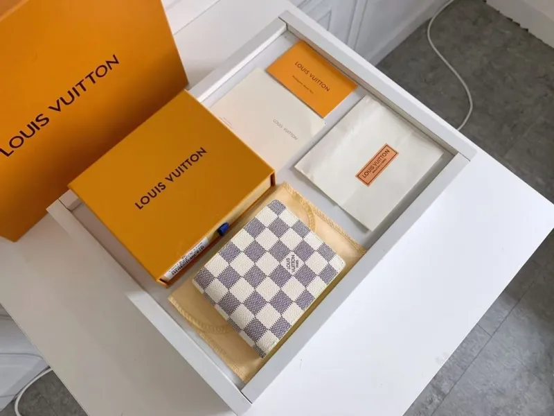 LV Wallets-1124