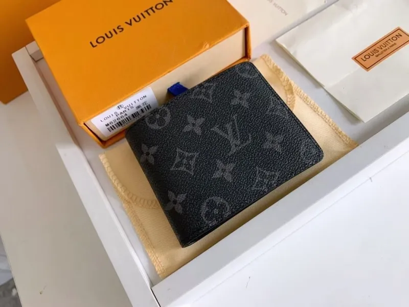 Alternative view of LV Wallets-1125