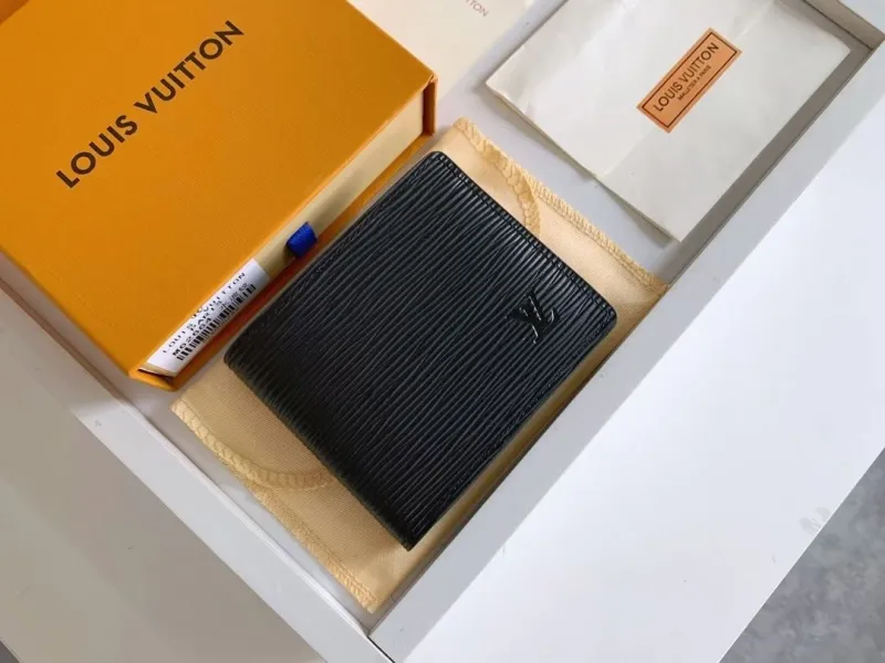 Alternative view of LV Wallets-1126