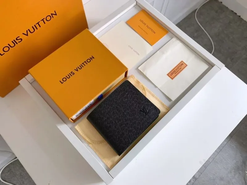 LV Wallets-1127