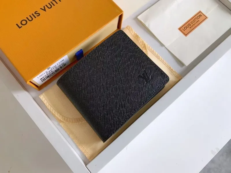 Alternative view of LV Wallets-1127