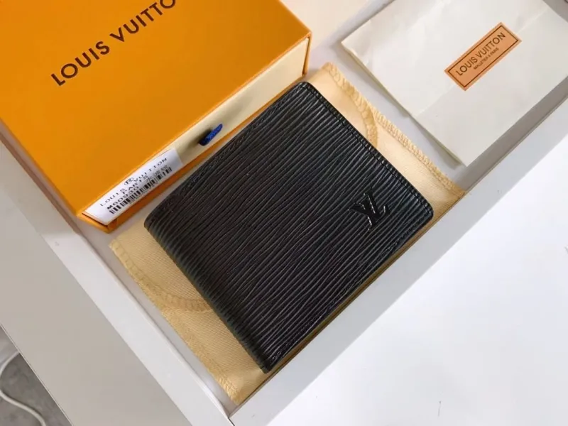 Alternative view of LV Wallets-1128