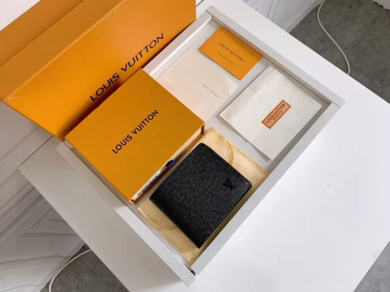 LV Wallets-1129