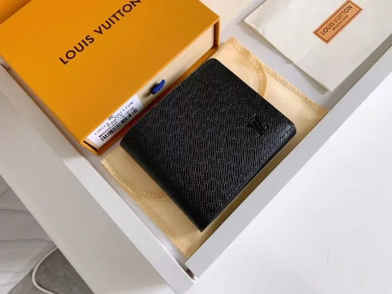 Alternative view of LV Wallets-1129