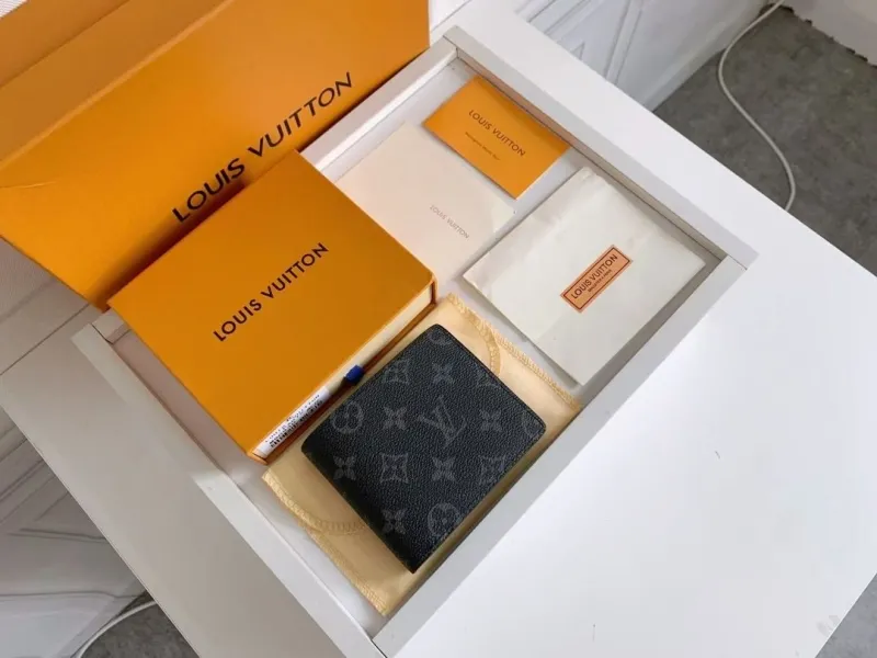 LV Wallets-1130