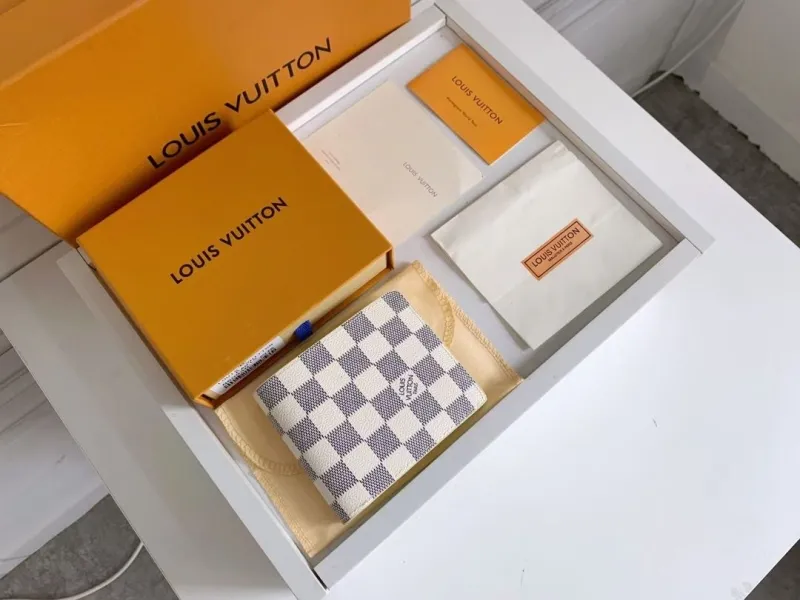 LV Wallets-1132