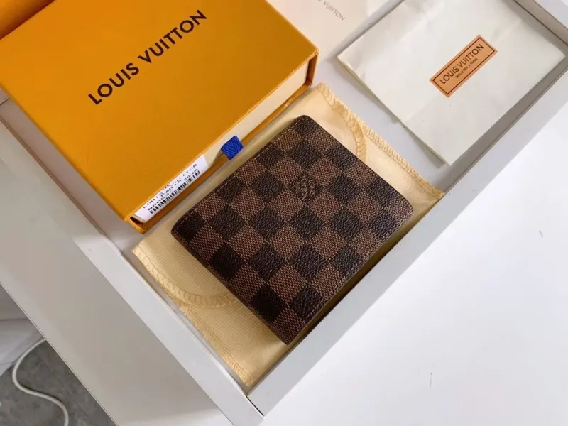 Alternative view of LV Wallets-1133