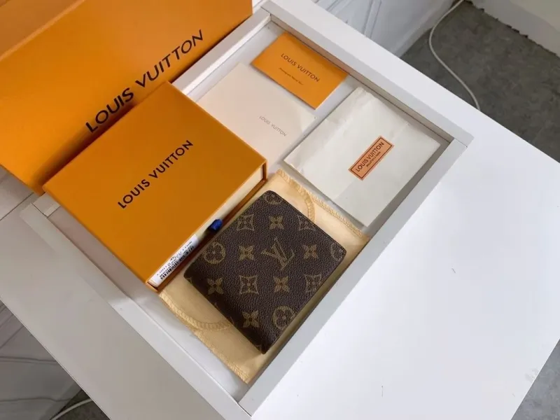 LV Wallets-1134