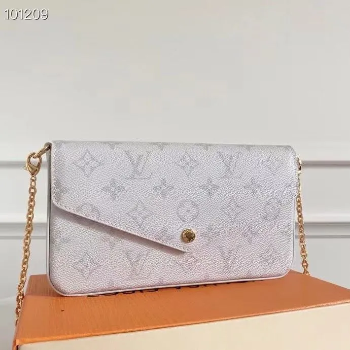 Alternative view of LV Wallets-1147