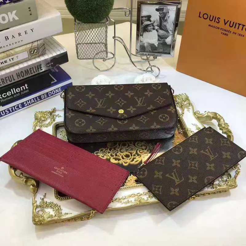 Alternative view of LV Wallets-1148