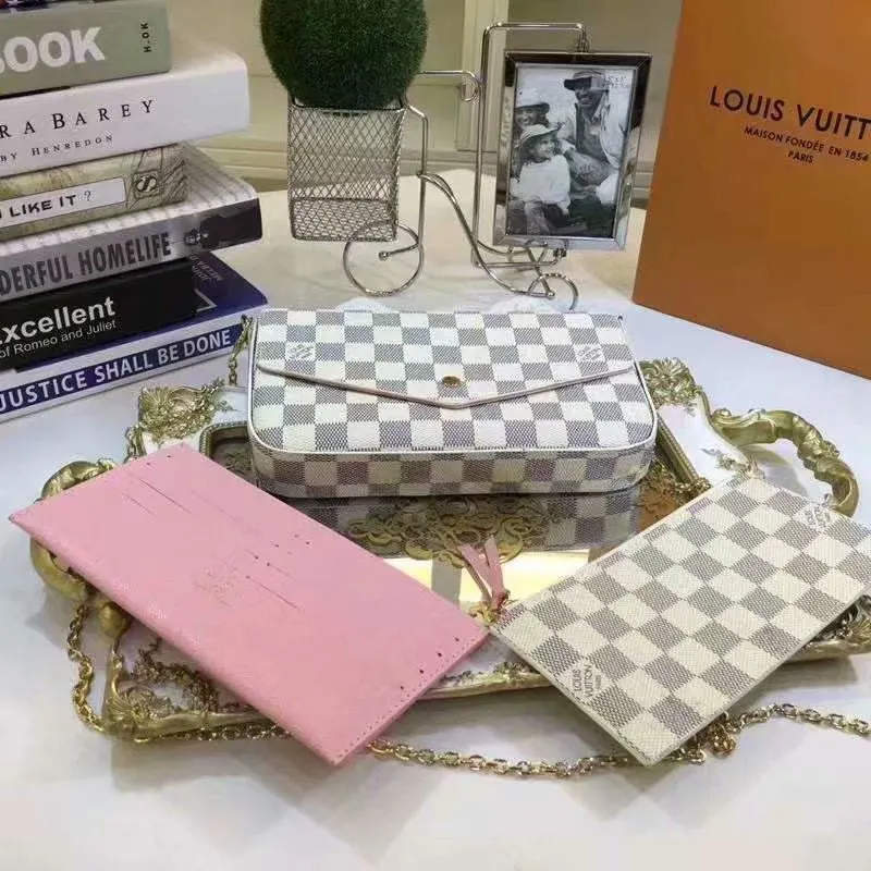 Alternative view of LV Wallets-1149