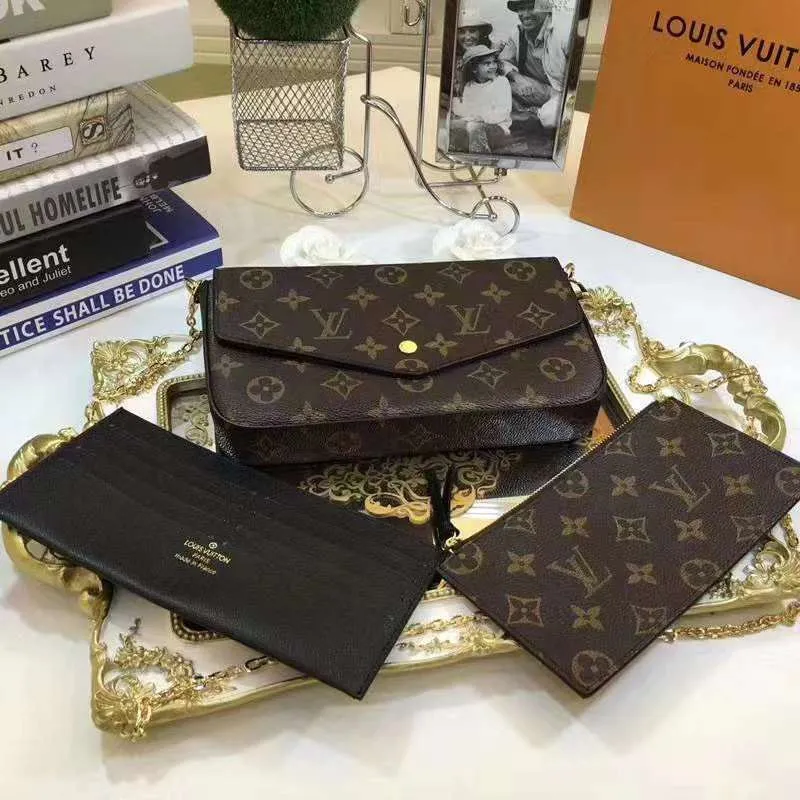 Alternative view of LV Wallets-1150