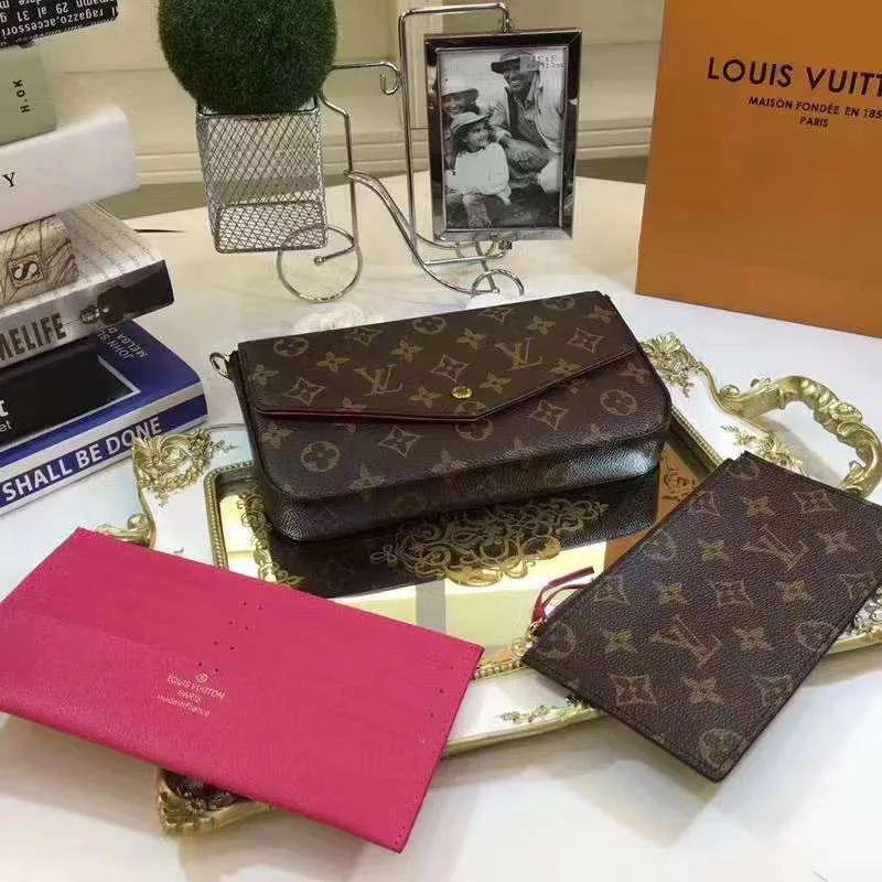 Alternative view of LV Wallets-1151
