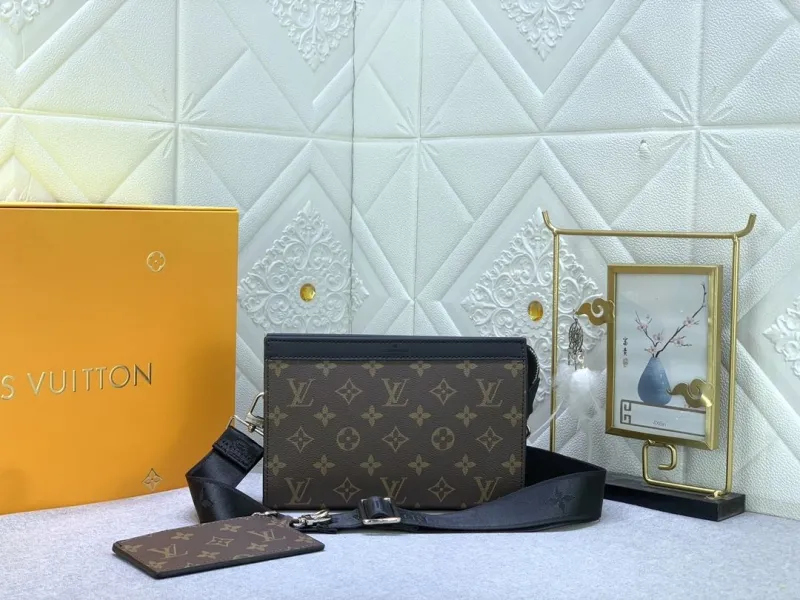 LV Wallets-1153