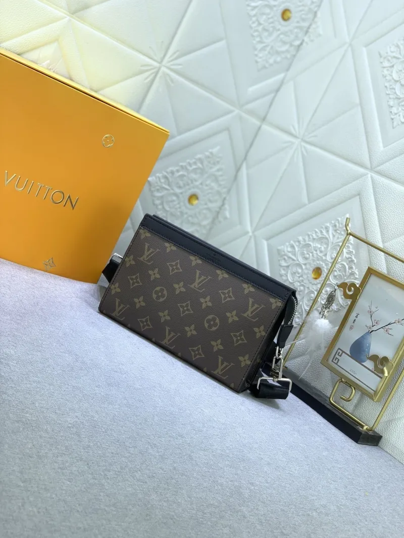 Alternative view of LV Wallets-1153
