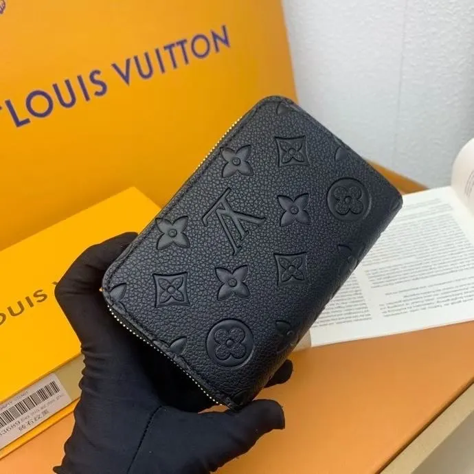 Alternative view of LV Wallets-1156