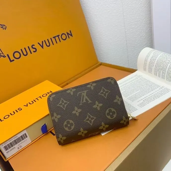 LV Wallets-1157