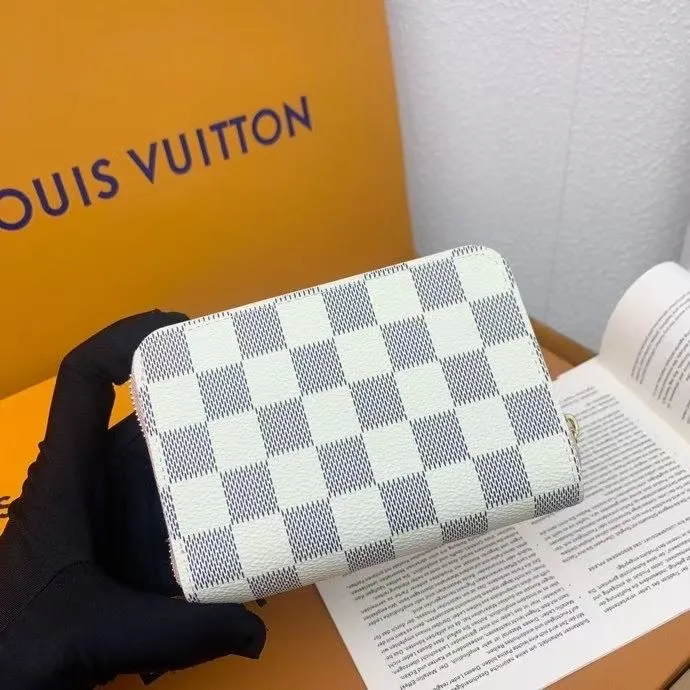 LV Wallets-1160