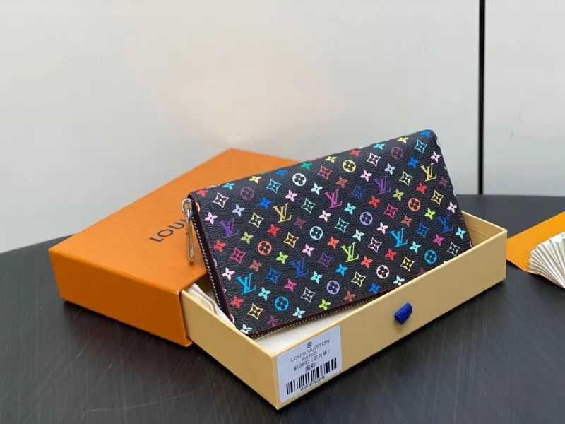 LV Wallets-1164