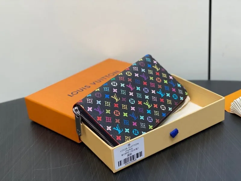 Alternative view of LV Wallets-1164