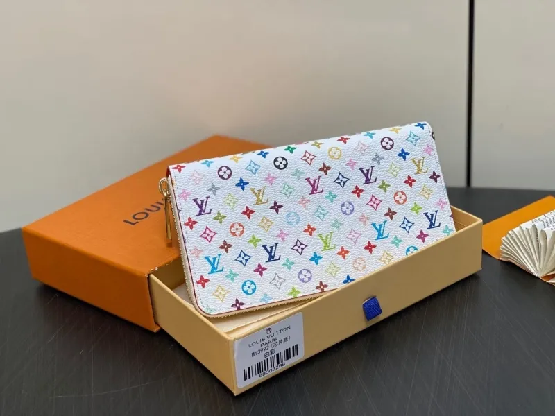 LV Wallets-1165