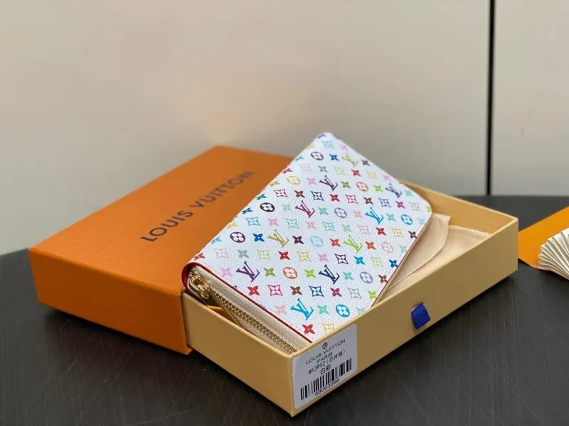 Alternative view of LV Wallets-1165