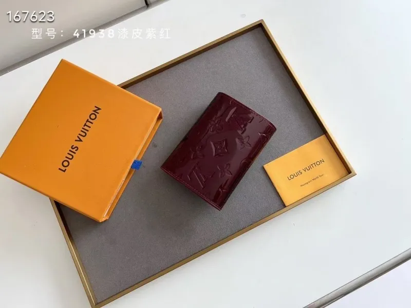 Alternative view of LV Wallets-1166